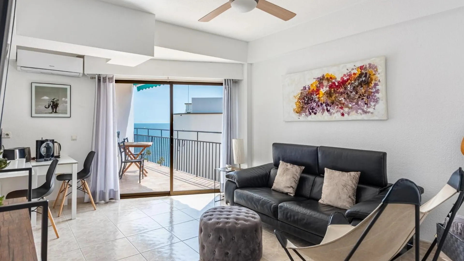 Amazing 2 Bedrooms Apartment In Marbella Centreの連絡先